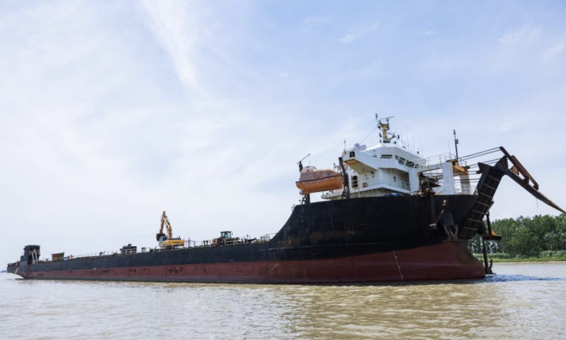 [For Sale] 12,000-ton forward bridge deck barge for sale - Ship for sale